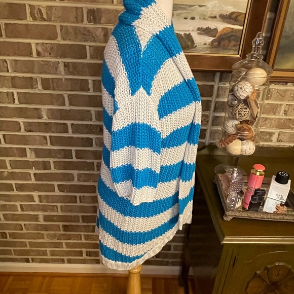 Adorable short sleeve Abercrombie & Fitch striped sweater - Picture 4 of 8